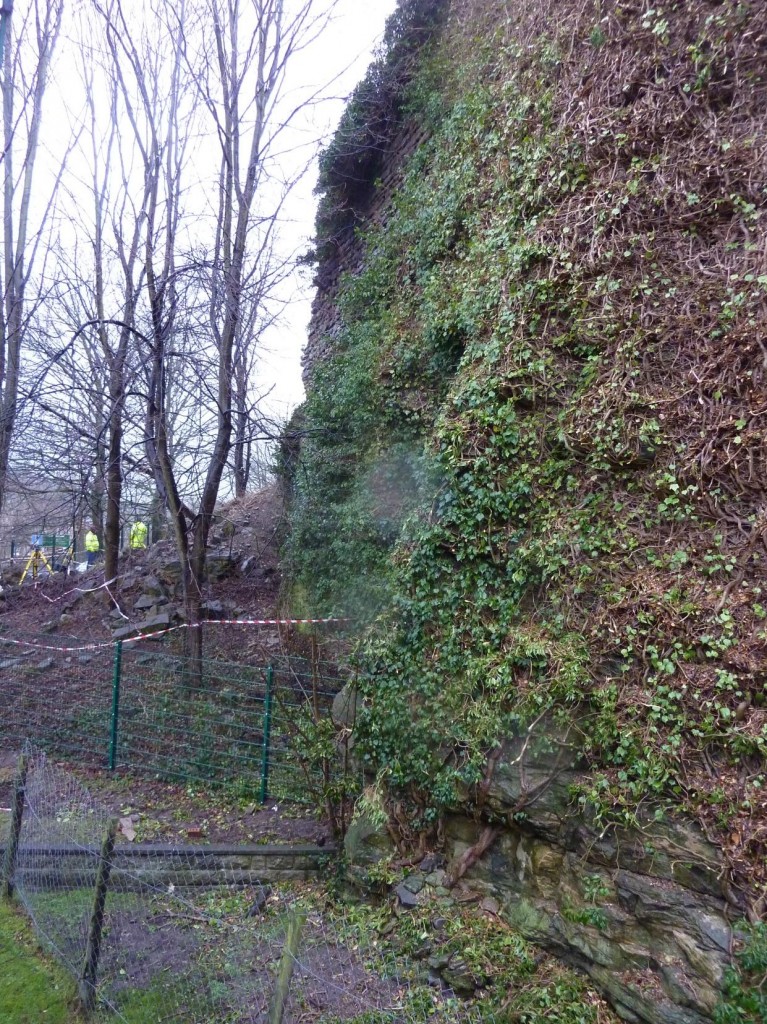 South bastion socket at chainage 130m  – V cut  in rock points upwards to top right corner of photo
